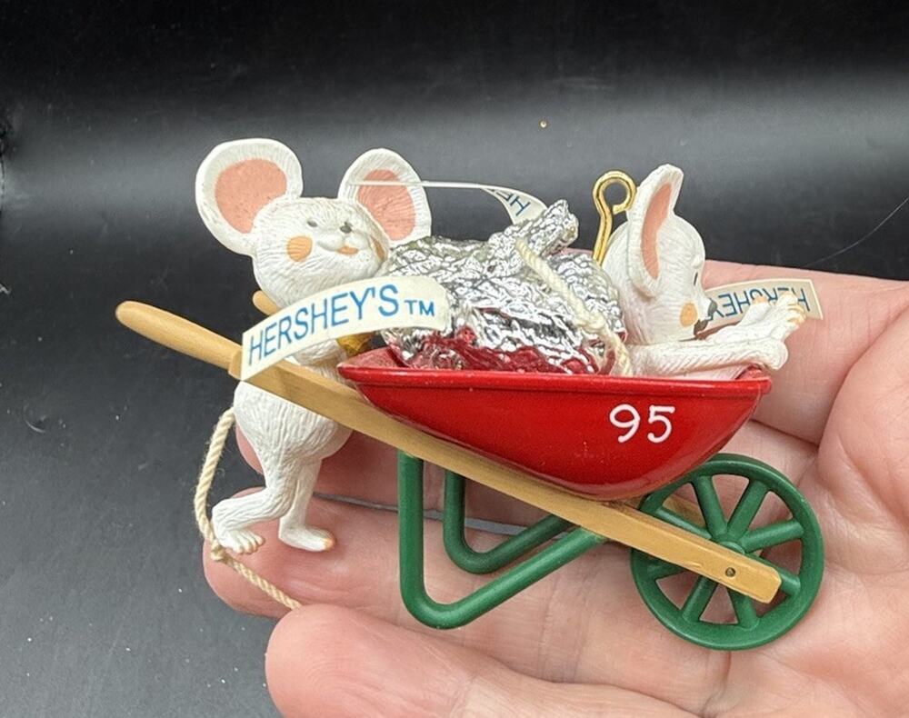 Hallmark Delivering Kisses 1995 Mice Wheelbarrow Hershey Kisses EUC No Box -LO29